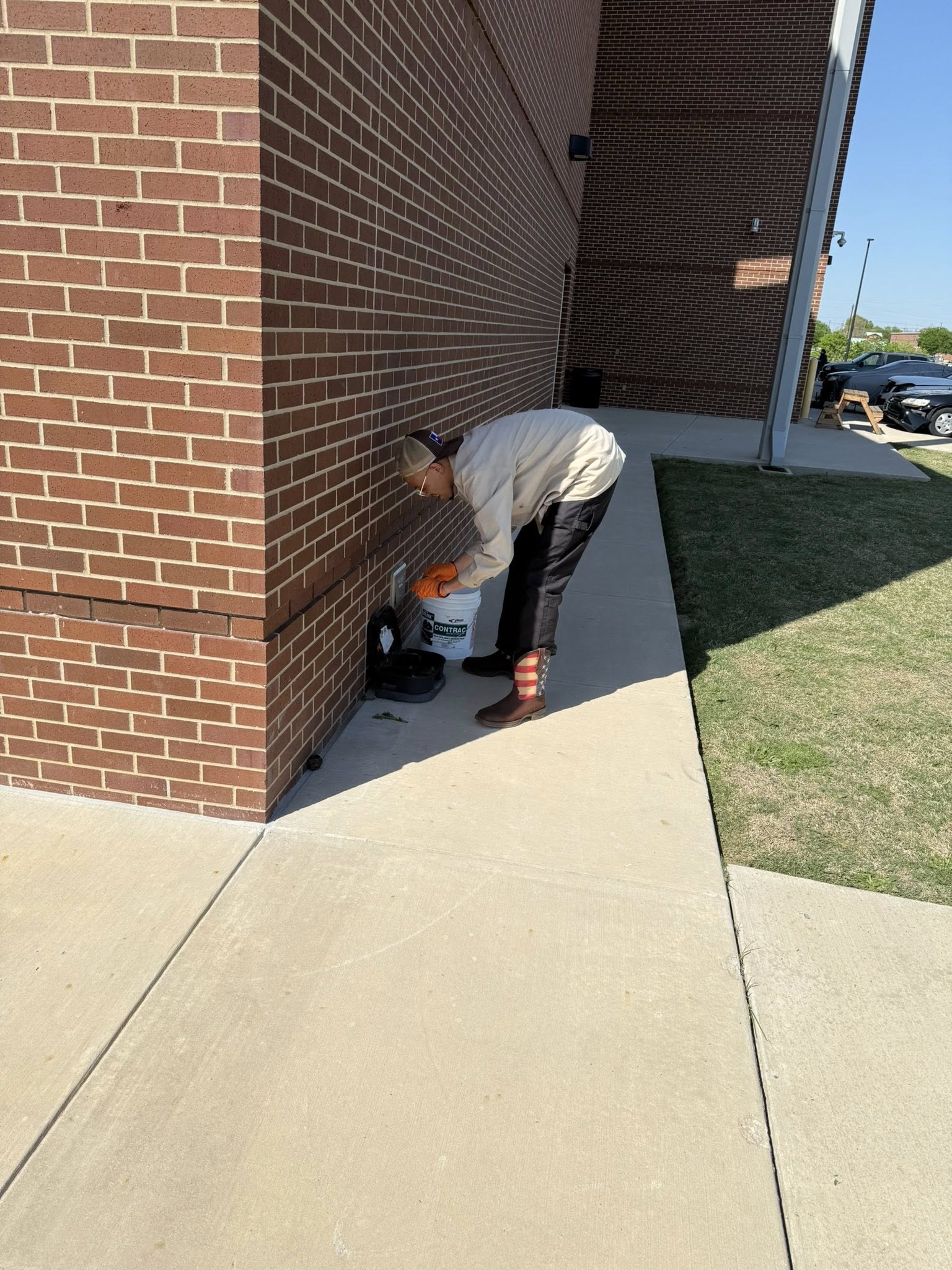Employee working outside with pest extermination (2)
